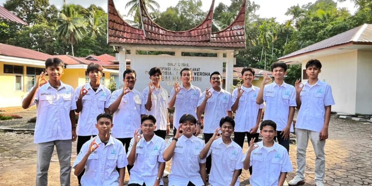 Panutan Generasi Muda, Siswa Ar Risalah Memilih Isi Libur Ramadhan dengan Bakti Sosial ke Panti Jompo